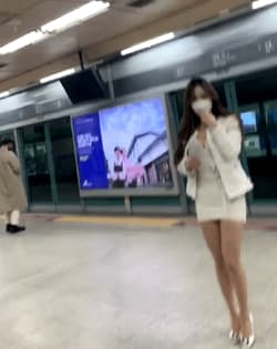 Tetona japonesa en el metro'