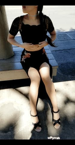 look how confident she is w her amazing tits'