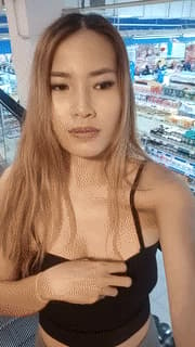 Asian Flashes small Tits in Supermarket'