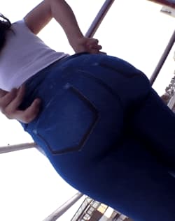 Shiori Tsukada pulling up her jeans leggings'