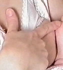 الرضاعة والرضاعة الطبيعية Breastfeeding Rhythms الثدي وهالة الحلمة ولونها الوردي الداكن والحلمة الزهرية البارزة هو الثدي المثالي والجميل لرض'