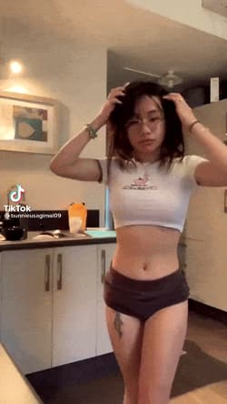 Sexy little asian tic tocer'