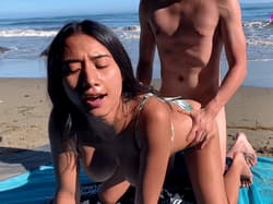Sexy asian fucking at public beach'