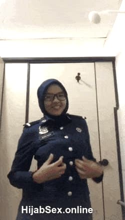 Malay Govt Official Masturbate in toilet Part 1'